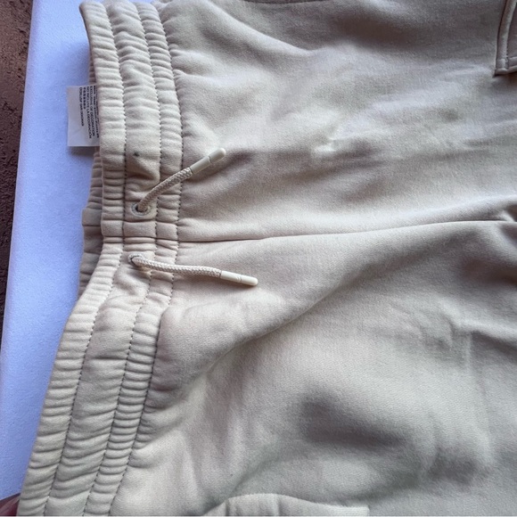 Jordan Women’s Beige Cargo Sweatpants – Size L (NWT) - Picture 6 of 9